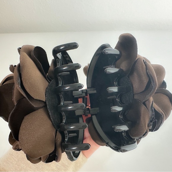 Pretty Boho Rosette Flower Hair Clip in Brown - Picture 4 of 7